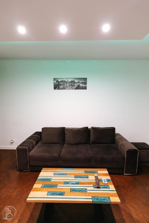 Zaza Apartament - Central Area, With Balcony Târgu Jiu エクステリア 写真