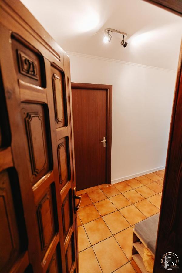 Zaza Apartament - Central Area, With Balcony Târgu Jiu エクステリア 写真