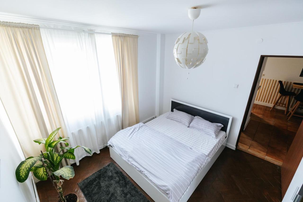 Zaza Apartament - Central Area, With Balcony Târgu Jiu エクステリア 写真
