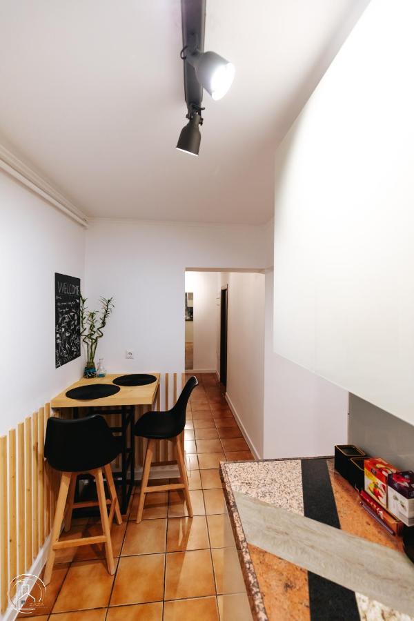 Zaza Apartament - Central Area, With Balcony Târgu Jiu エクステリア 写真